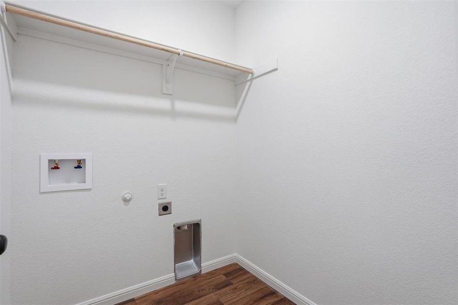 Spacious, unfurnished interior of a new home in , Granbury (Image 22).