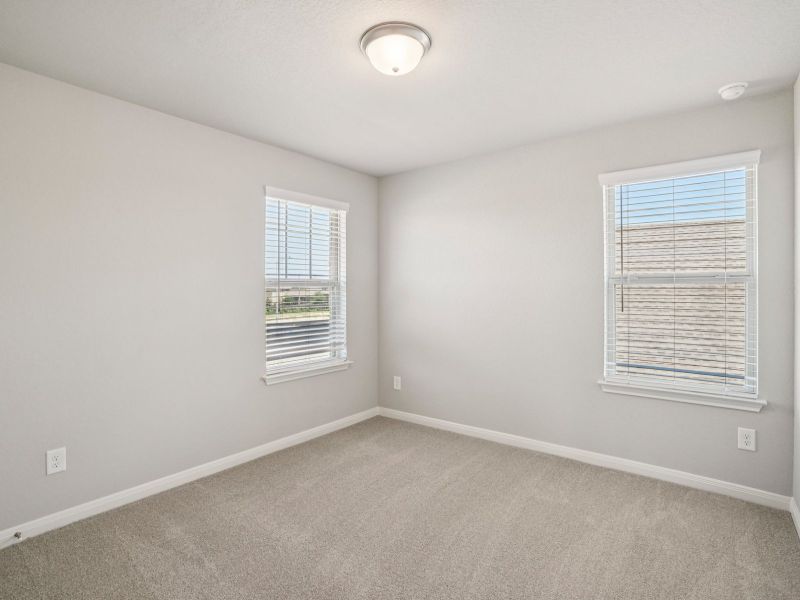 Spacious, unfurnished interior of a new home in Lark Canyon, New Braunfels (Image 28).