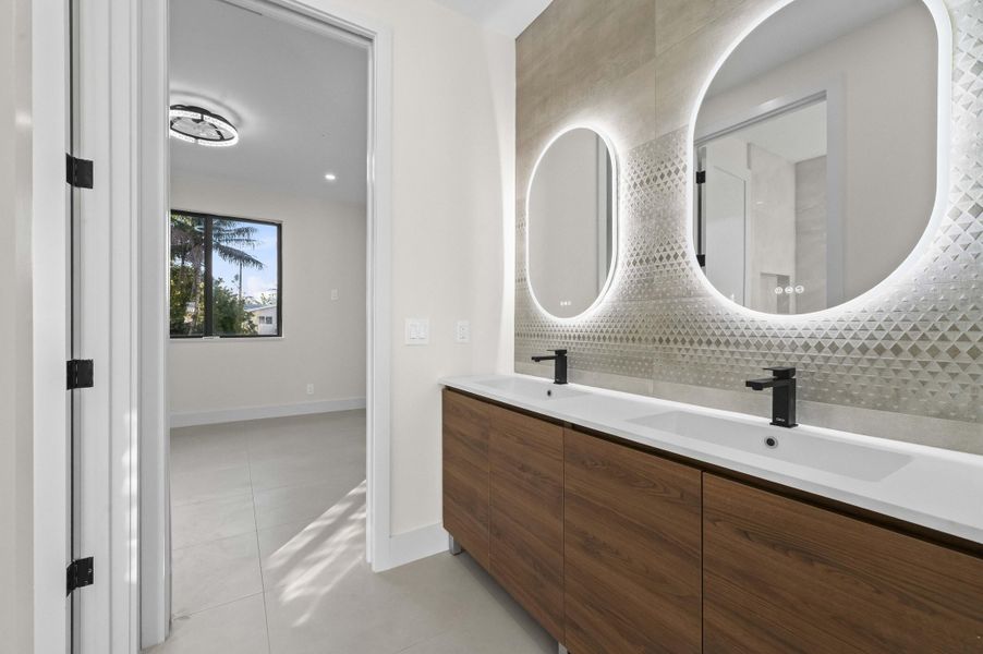 25 Bathroom 04