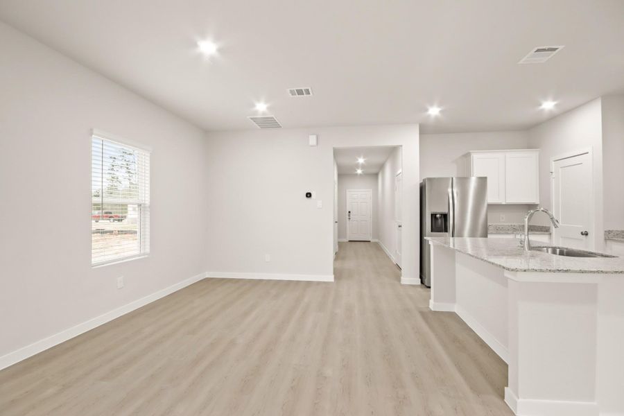 Spacious, unfurnished interior of a new home in Crockett Meadows, Conroe (Image 16).