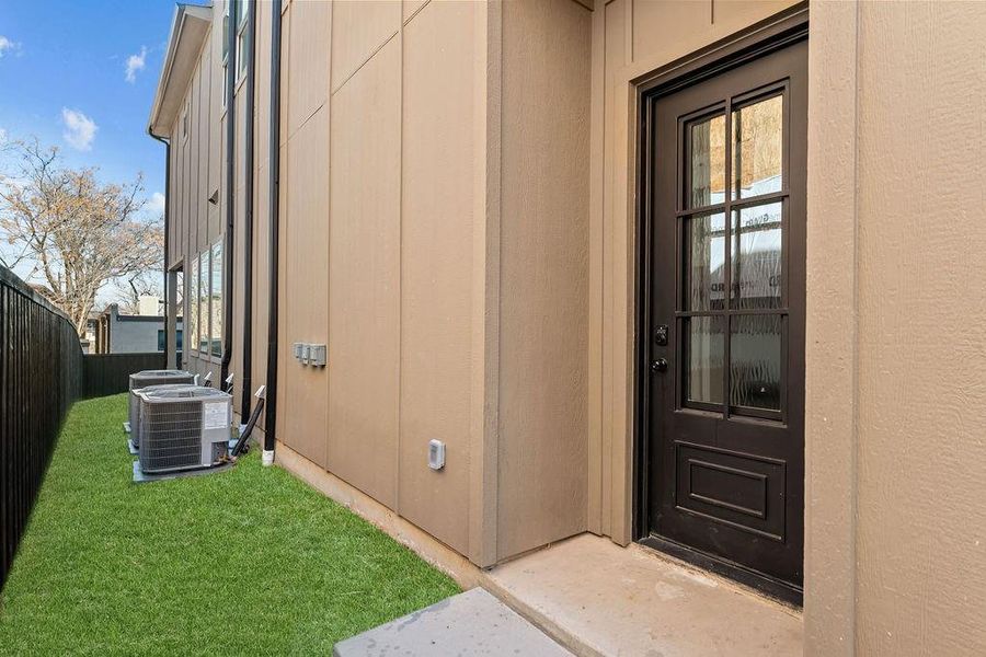 Exterior details and patio area of a home in , Dallas (Image 3).