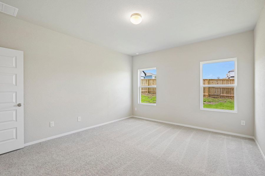 Spacious, unfurnished interior of a new home in Cloverleaf, Austin (Image 16).