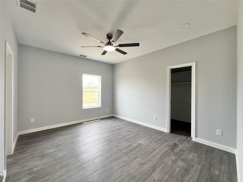 Spacious, unfurnished interior of a new home in , Mineral Wells (Image 12).