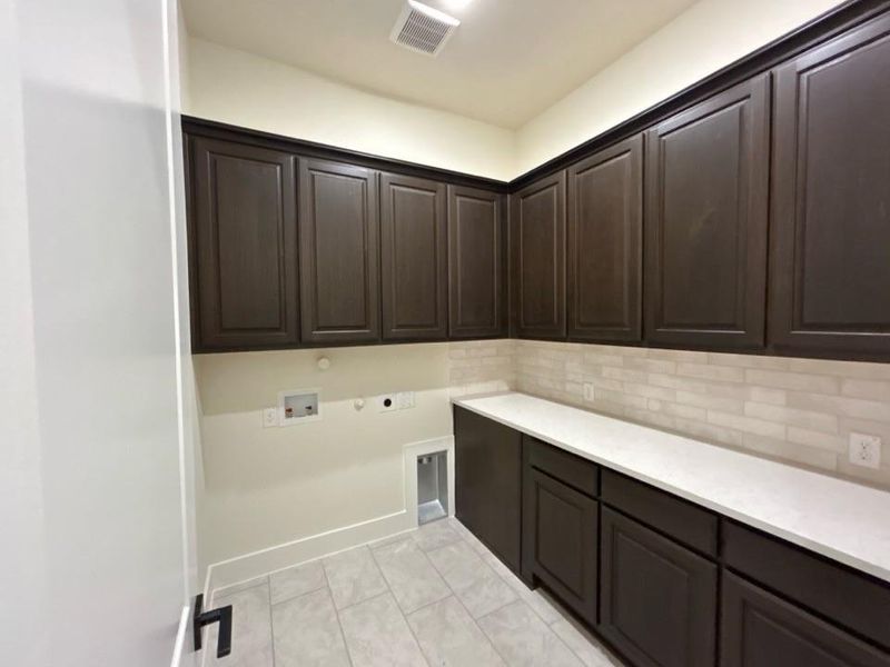 Furnished interior view inside a new home in Creekview Addition, Van Alstyne (Image 9).