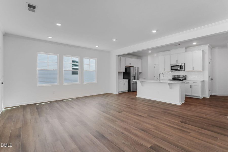 SUN_CaitlinCrossing_Pic_Chadwick-15