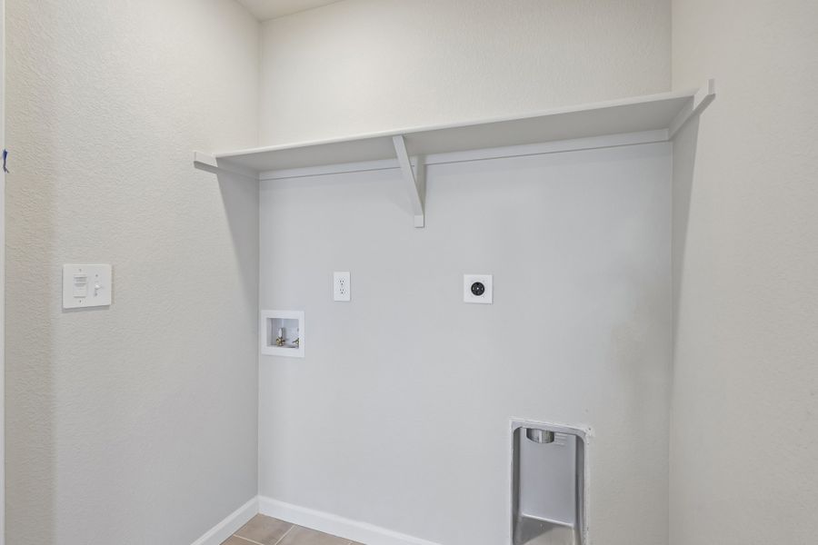 Spacious, unfurnished interior of a new home in Pintail Commons at Johnstown Village, Johnstown (Image 12).