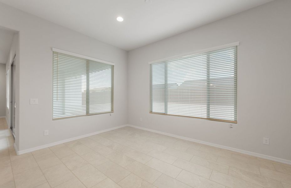 Spacious, unfurnished interior of a new home in Sun City Anthem at Merrill Ranch, Florence (Image 23).