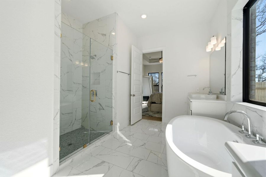 Furnished interior view inside a new home in Sienna, Missouri City (Image 13).