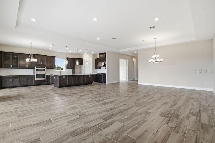 Spacious, unfurnished interior of a new home in Coasterra Community Group Page, Palmetto (Image 14).