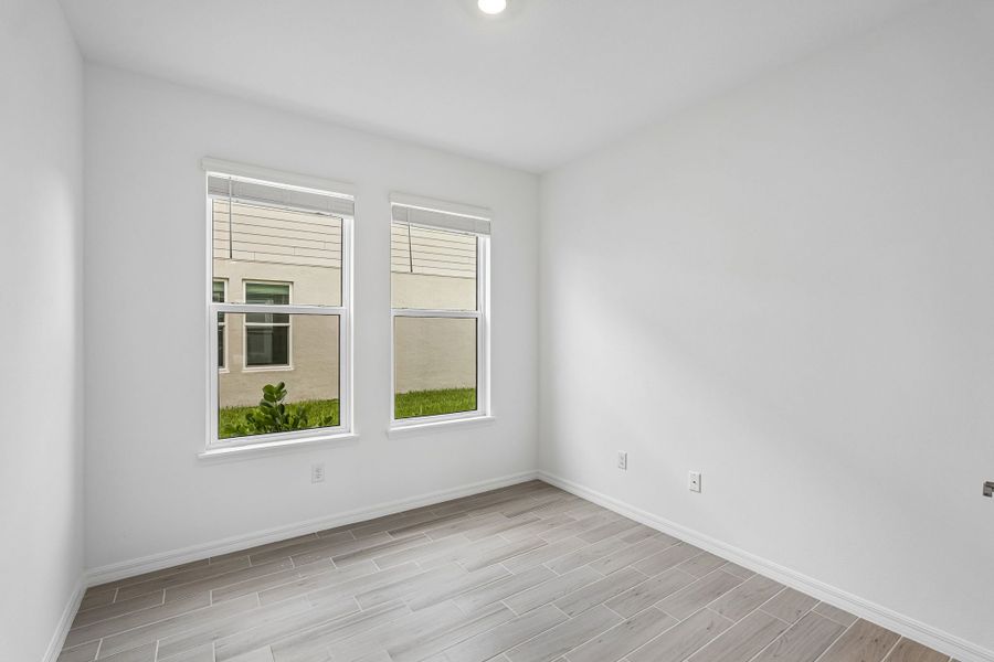Spacious, unfurnished interior of a new home in Tiburon, Nokomis (Image 10).