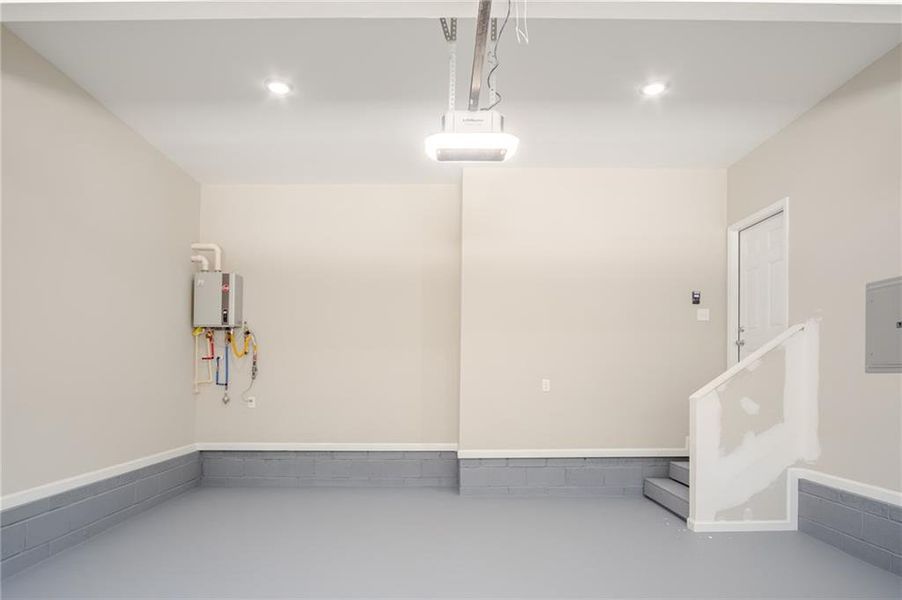 Spacious, unfurnished interior of a new home in , Stockbridge (Image 14).