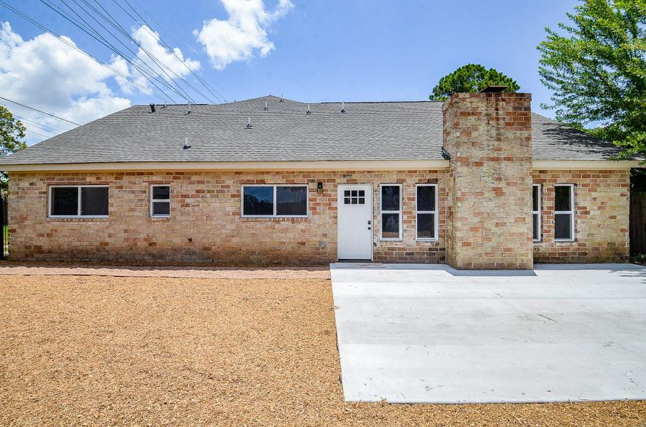 Exterior details and patio area of a home in , Sugar Land (Image 3).