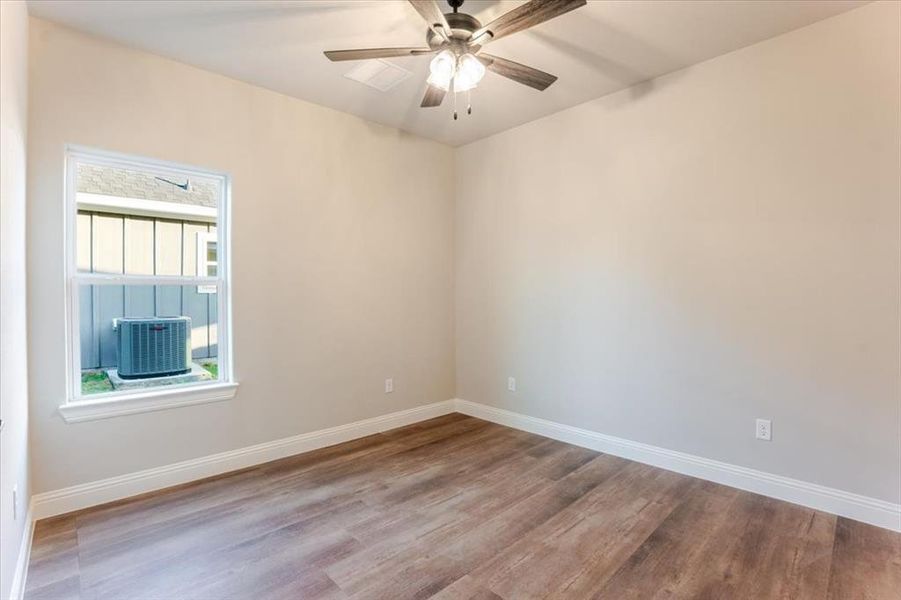 Spacious, unfurnished interior of a new home in , Tolar (Image 23).