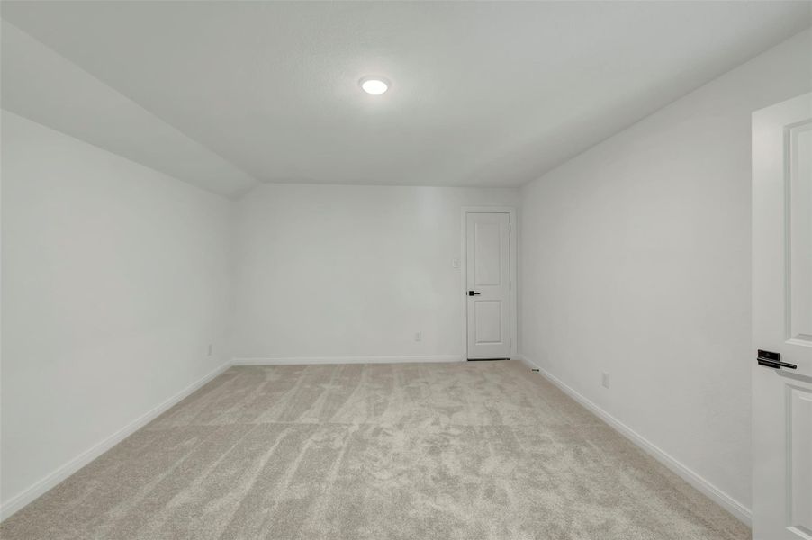 Spacious, unfurnished interior of a new home in Beacon Point at Lago Mar 50’ Homesites, Texas City (Image 29).