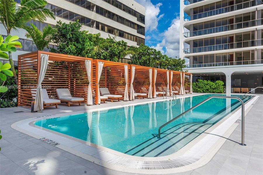 Condo located in Miami, FL showcasing its design and architecture (Image 24).