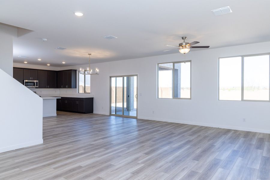 Spacious, unfurnished interior of a new home in Rancho Santa Rosa, Maricopa (Image 14).