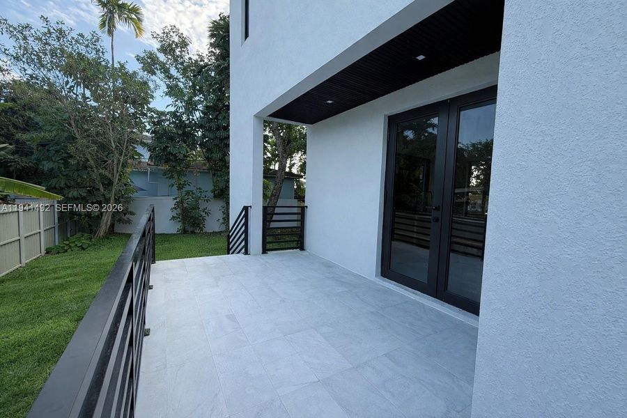 Exterior details and patio area of a home in , Miami (Image 17).