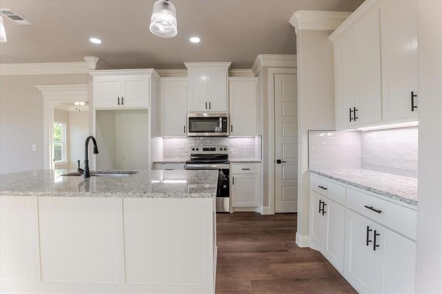 Furnished interior view inside a new home in , Tolar (Image 9).