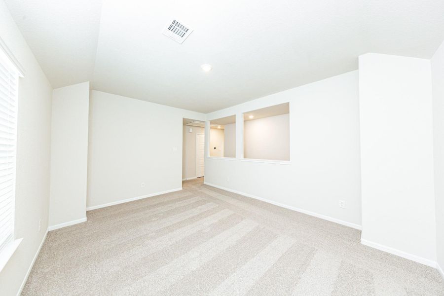 Spacious, unfurnished interior of a new home in Bammel Oaks, Houston (Image 11). Spacious, unfurnished interior of a new home in Bammel Oaks, Houston (Image 11).