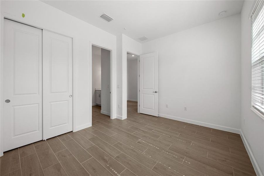 Spacious, unfurnished interior of a new home in Calusa Country Club, Lakewood Ranch (Image 29).