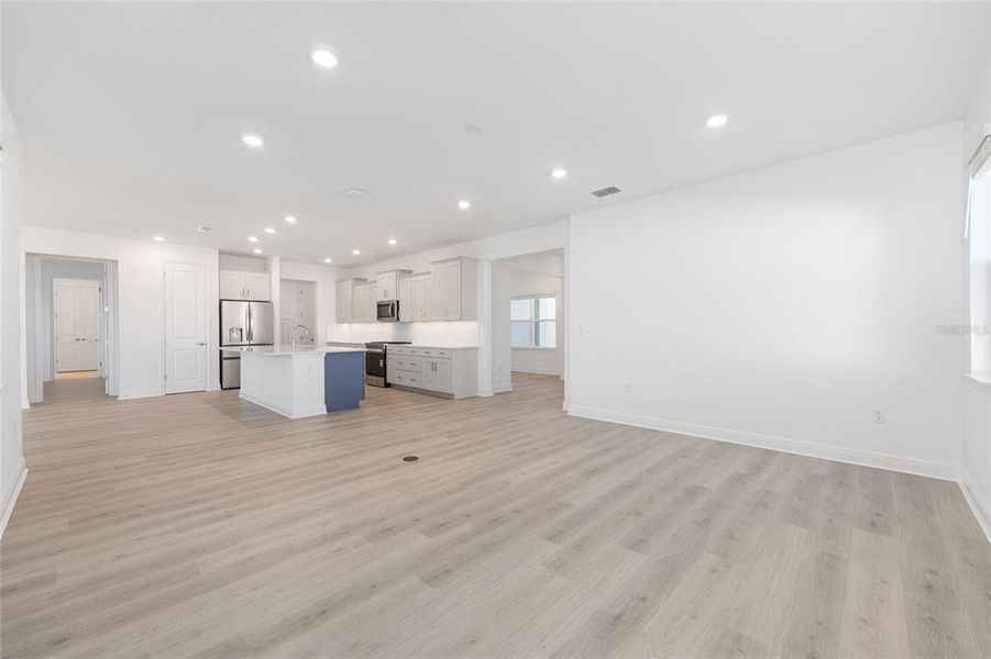 Spacious, unfurnished interior of a new home in , Ocala (Image 26).