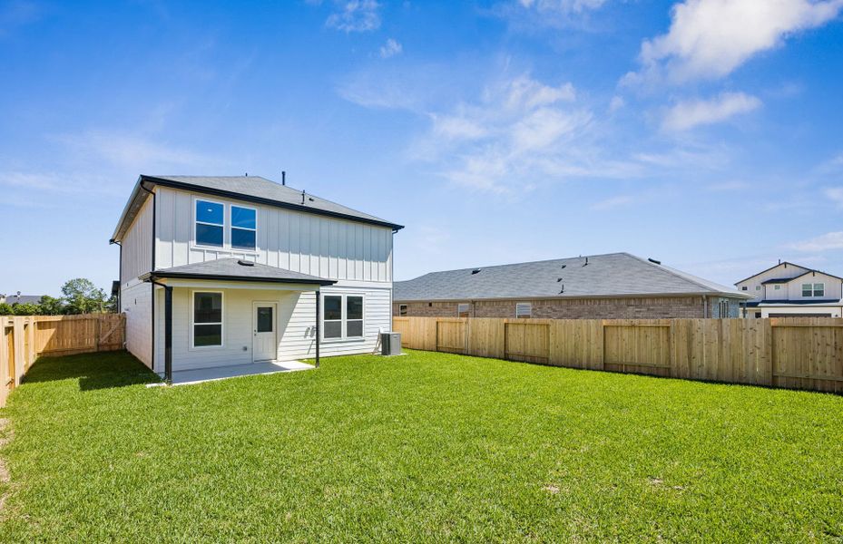 Exterior details and patio area of a home in Montgomery Bend, Montgomery (Image 4).