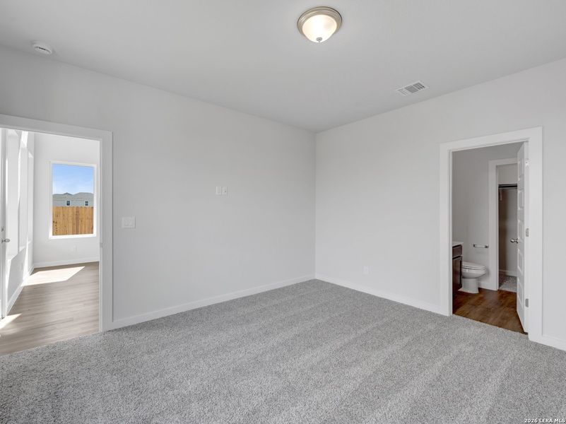 Spacious, unfurnished interior of a new home in Fairway Crossing, San Antonio (Image 11).
