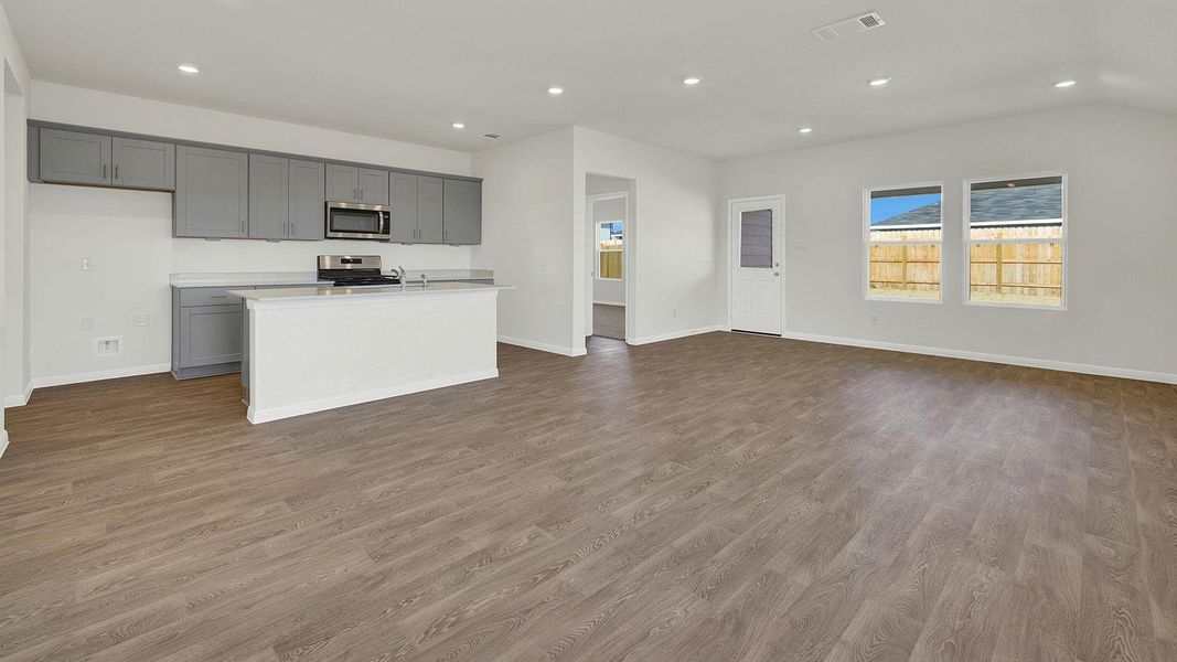 Spacious, unfurnished interior of a new home in Paramount, Kyle (Image 16).