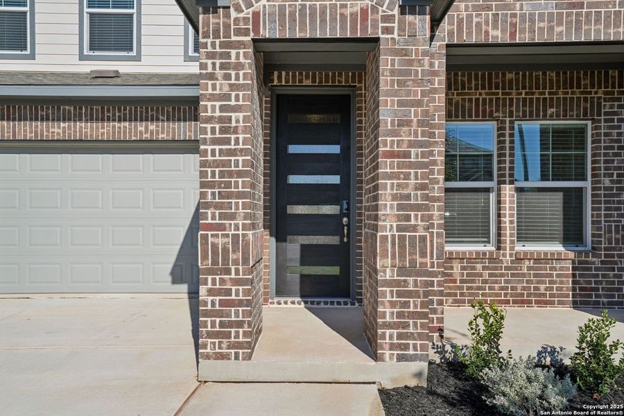 Exterior details and patio area of a home in Carmel Ranch, Schertz (Image 3). Exterior details and patio area of a home in Carmel Ranch, Schertz (Image 3).