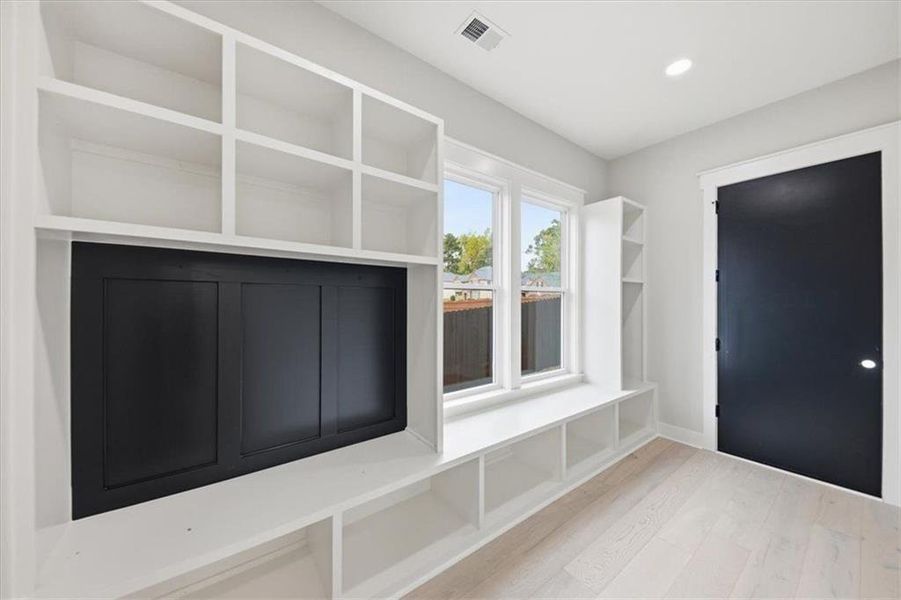 Furnished interior view inside a new home in , Acworth (Image 10).