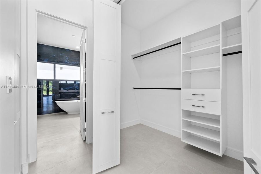 Image 42 of a home in .