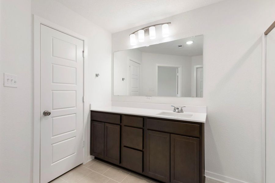 Furnished interior view inside a new home in Sterling Ridge, Huntsville (Image 7).