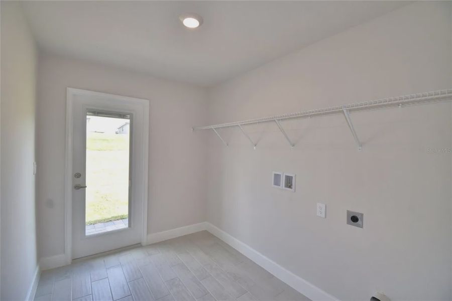 Spacious, unfurnished interior of a new home in Lake Juliana Estates, Auburndale (Image 30).