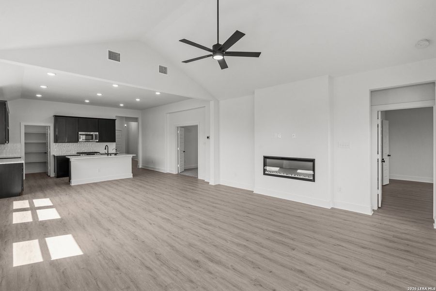 Spacious, unfurnished interior of a new home in Stillwater Ranch, San Antonio (Image 20). Spacious, unfurnished interior of a new home in Stillwater Ranch, San Antonio (Image 20).