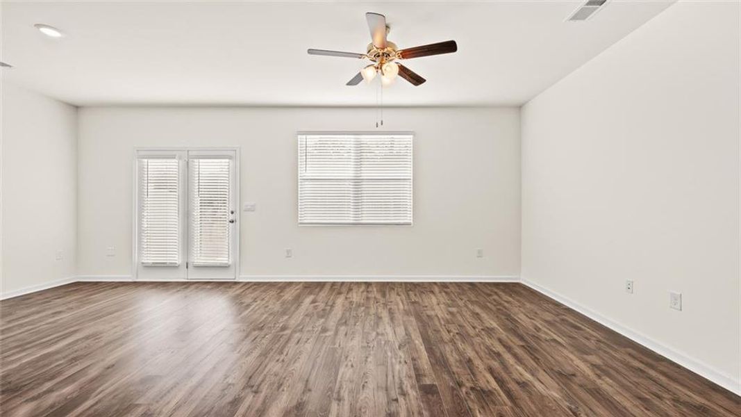 Spacious, unfurnished interior of a new home in Inverness at Sugarloaf, Lawrenceville (Image 8). Spacious, unfurnished interior of a new home in Inverness at Sugarloaf, Lawrenceville (Image 8).