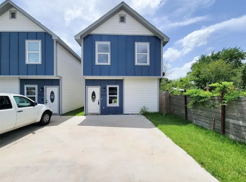 Front exterior of a new home in , Houston, TX, highlighting curb appeal (Image 1). Front exterior of a new home in , Houston, TX, highlighting curb appeal (Image 1).