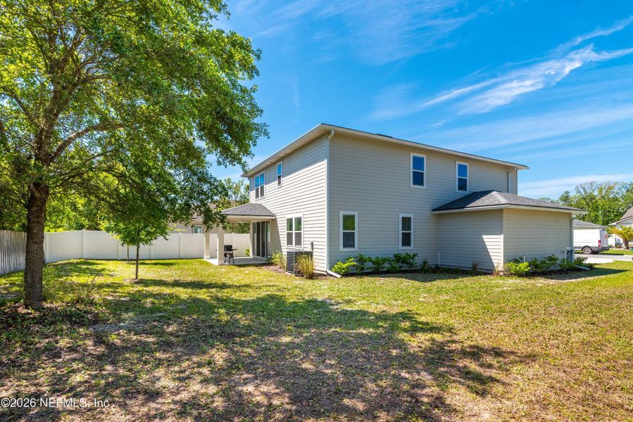 Exterior details and patio area of a home in Woodbridge, Fernandina Beach (Image 29).