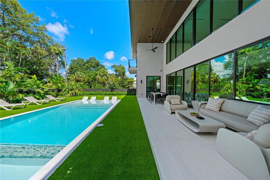 Exterior details and patio area of a home in , Miami (Image 25).