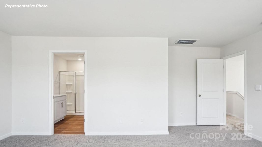 Spacious, unfurnished interior of a new home in Reedy Creek Preserve, Charlotte (Image 26).
