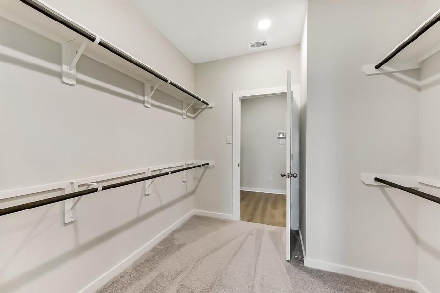 Spacious, unfurnished interior of a new home in River Ranch Meadows, Dayton (Image 27).