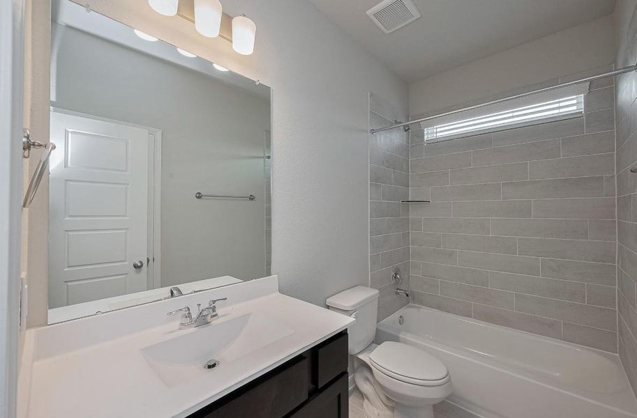 Furnished interior view inside a new home in River Ranch, Dayton (Image 9).