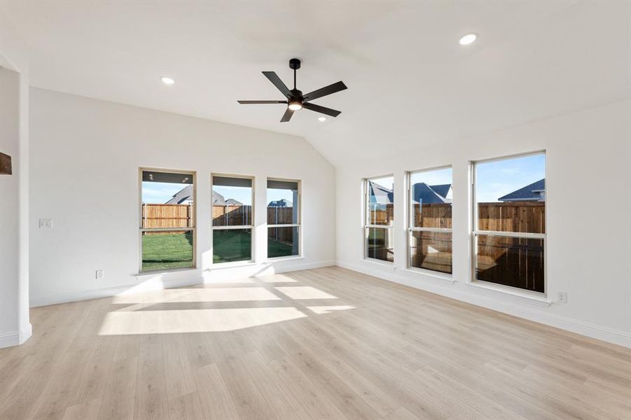 Spacious, unfurnished interior of a new home in Stone River Glen 50s, Royse City (Image 29).