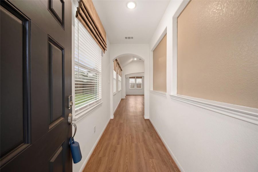 Spacious, unfurnished interior of a new home in Willowpoint, Tomball (Image 16). Spacious, unfurnished interior of a new home in Willowpoint, Tomball (Image 16).