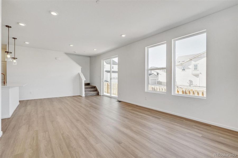 Spacious, unfurnished interior of a new home in Turnberry, Commerce City (Image 22).