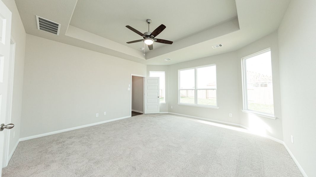 Spacious, unfurnished interior of a new home in Cinco Lakes, San Antonio (Image 16).