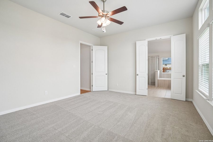 Spacious, unfurnished interior of a new home in The Crossvine, Schertz (Image 32).
