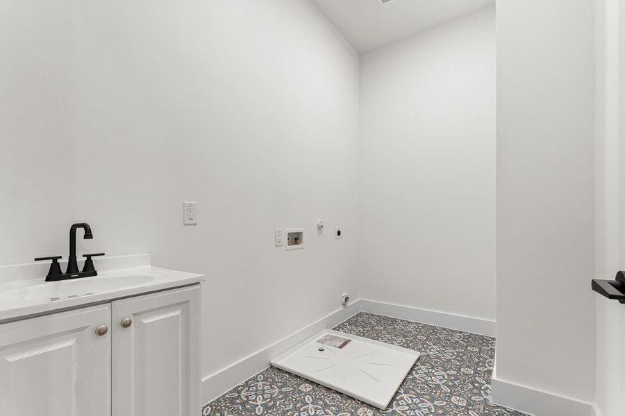 Furnished interior view inside a new home in , Dallas (Image 29).