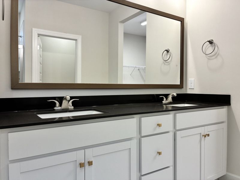 Close-up of interior finishes inside a home in Holly Ridge, Greenville (Image 8).