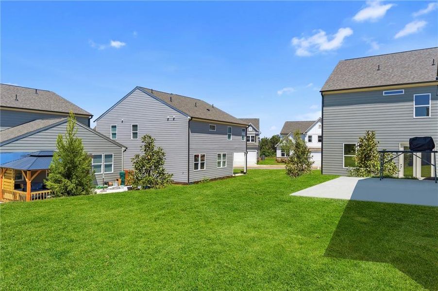 Exterior details and patio area of a home in Annsbury Park, Lilburn (Image 4).