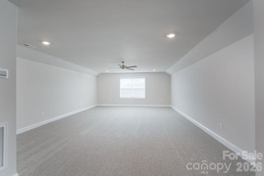 Spacious, unfurnished interior of a new home in Cardiff Glyn, Catawba (Image 20).
